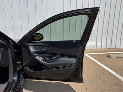 Used 2020 Mercedes-Benz S 560 Sedan image 32