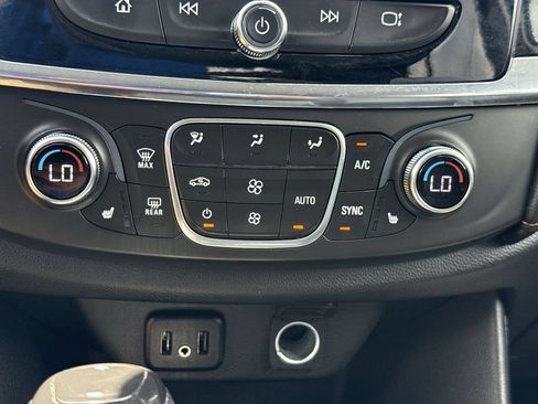 Used 2019 Chevrolet Traverse LT w/ LT Premium Package AWD/4WD image 24