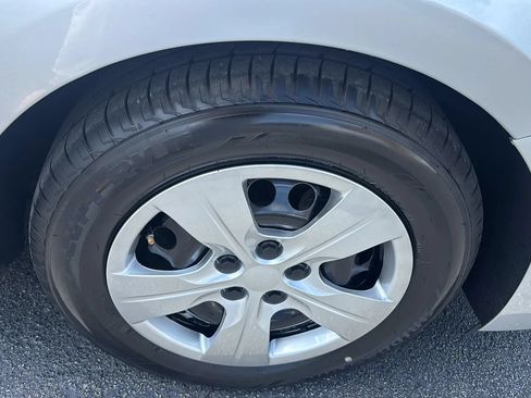 Used 2018 Chevrolet Cruze LS FWD image 30
