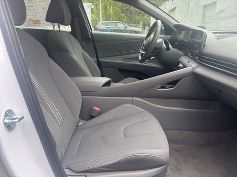 Used 2025 Hyundai Elantra SEL FWD image 28