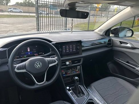 Used 2025 Volkswagen Taos SE FWD image 14