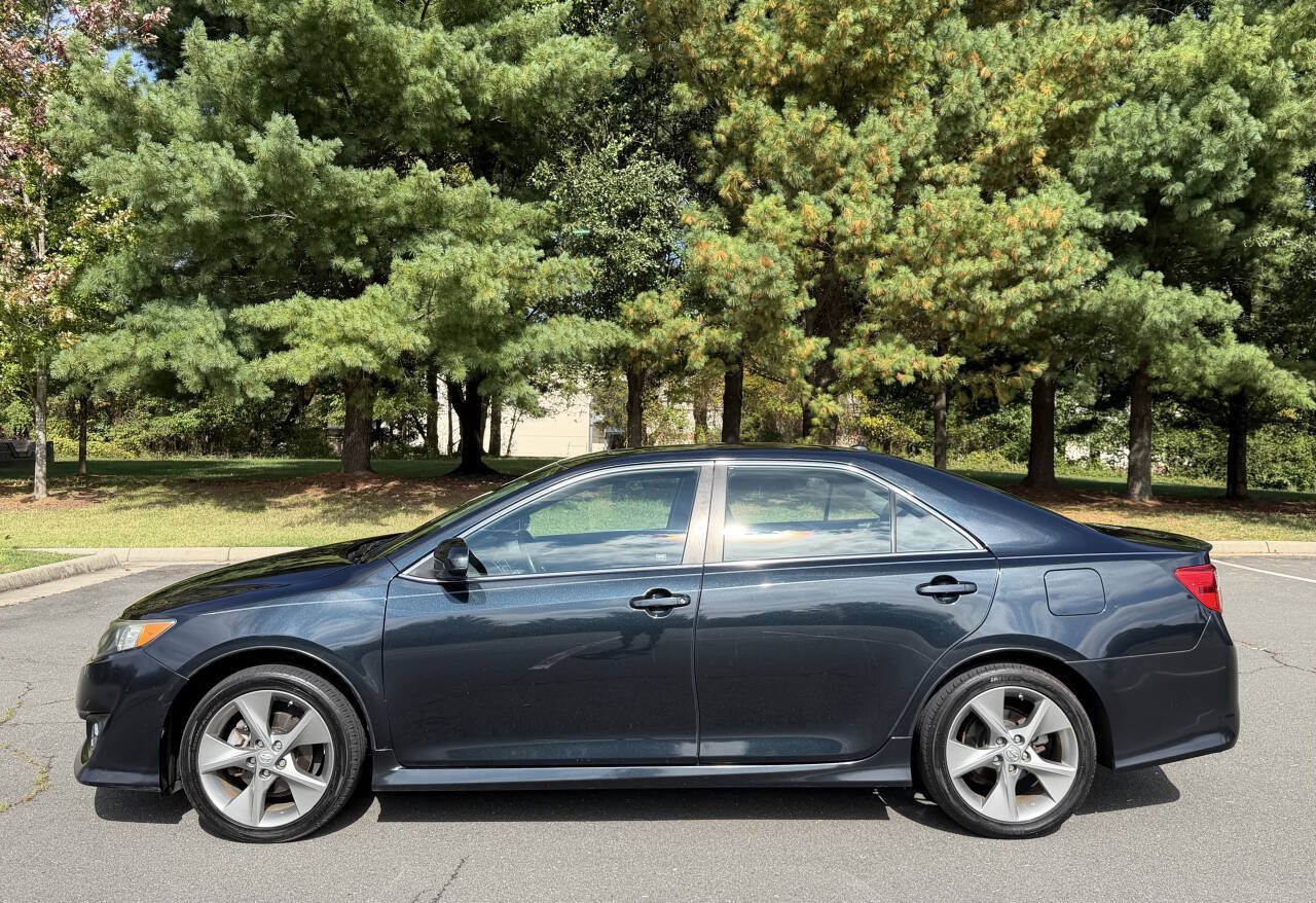 Used 2012 Toyota Camry SE w/ Leather Pkg FWD image 2