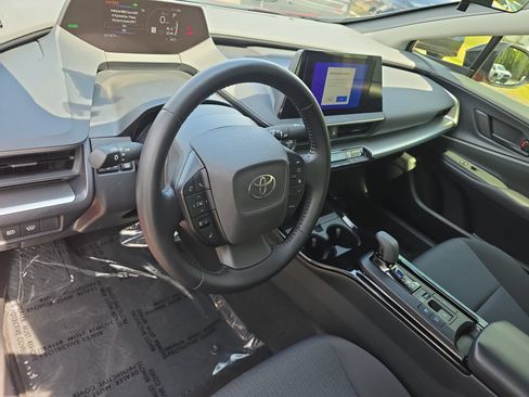 Used 2024 Toyota Prius LE FWD image 15