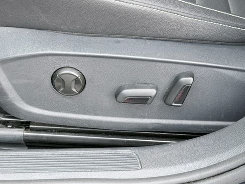 Used 2024 Volkswagen Jetta SE FWD image 23