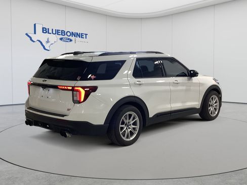 Used 2025 Ford Explorer ST RWD image 5