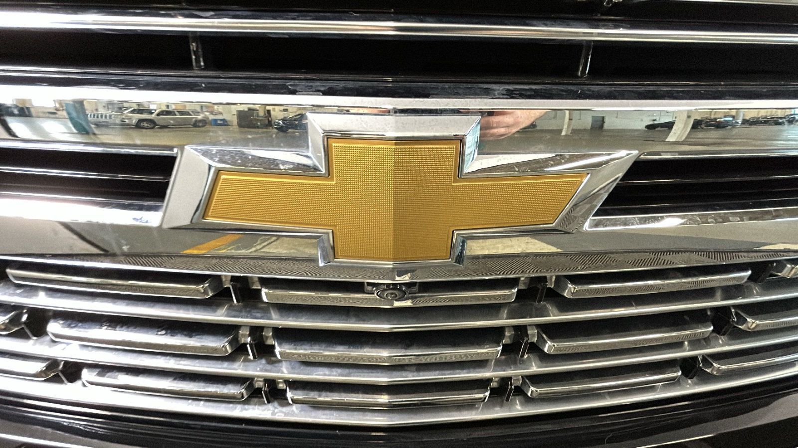 Used 2021 Chevrolet Suburban Premier w/ Premium Package RWD image 10
