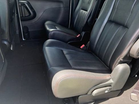 Used 2017 Dodge Grand Caravan GT FWD image 11