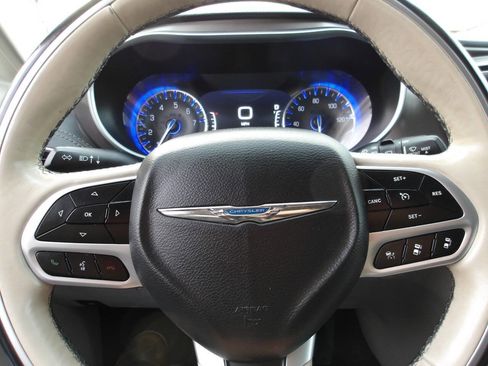 Used 2018 Chrysler Pacifica Limited w/ Tire & Wheel Group image 20