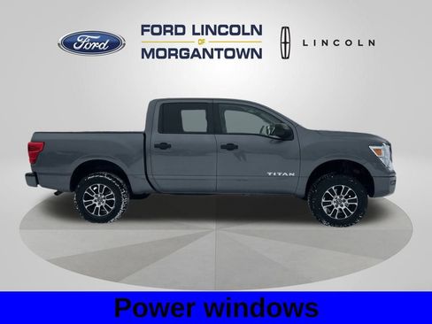 Used 2022 Nissan Titan SV image 5