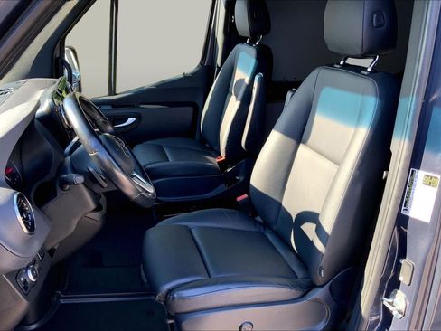 Used 2024 Mercedes-Benz Sprinter 2500 image 9