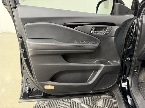 Used 2021 Honda Ridgeline Black Edition image 11