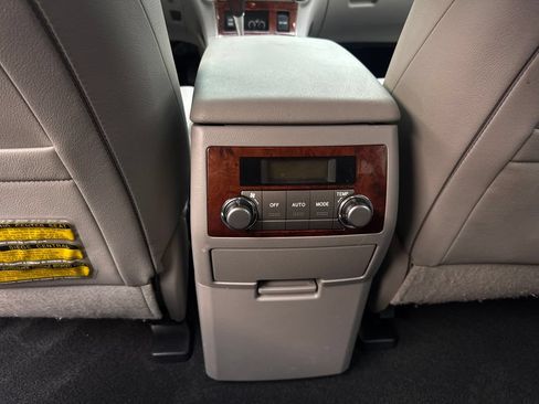 Used 2013 Toyota Highlander Limited AWD/4WD image 75