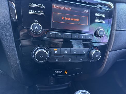 Used 2017 Nissan Rogue S image 29