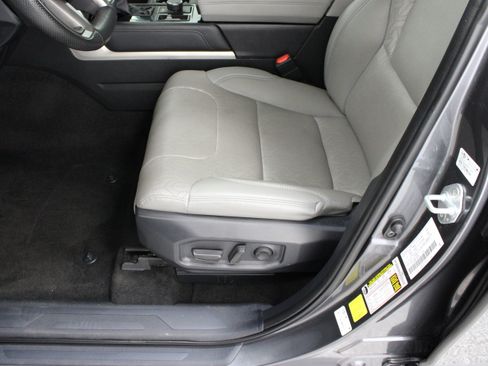 Used 2023 Toyota Tundra Limited AWD/4WD image 16