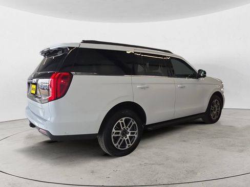 Certified 2025 Ford Expedition Active AWD/4WD image 5