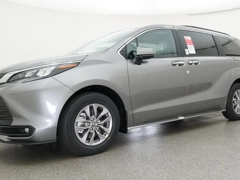 New 2026 Toyota Sienna XLE image 50