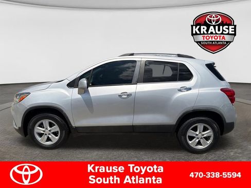 Used 2020 Chevrolet Trax LT w/ LT Convenience Package FWD image 9