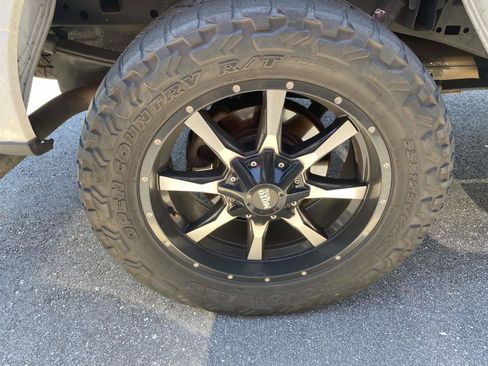 Used 2018 Ford F150 XLT w/ Equipment Group 302A Luxury AWD/4WD image 9