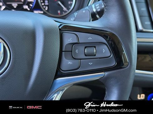Used 2024 Buick Enclave Avenir w/ Avenir Technology Package image 32