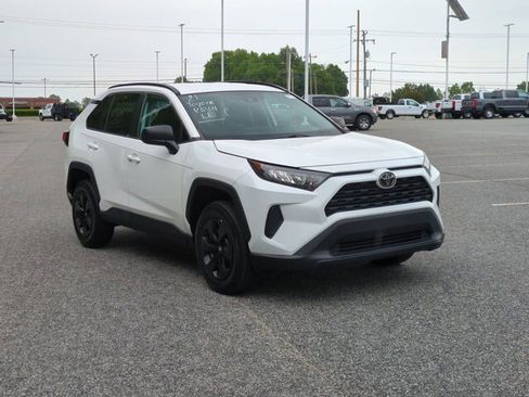 Used 2021 Toyota RAV4 LE FWD image 2