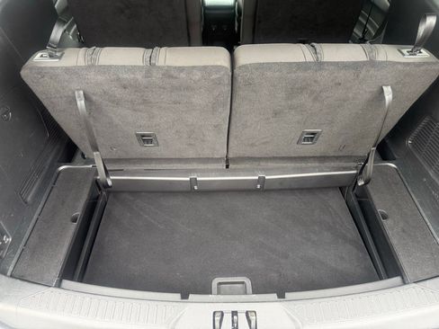Used 2024 Ford Explorer XLT AWD/4WD image 44