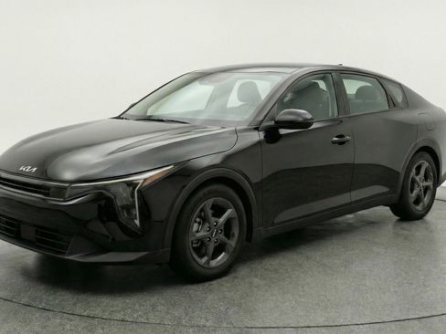 Used 2025 Kia K4 LXS image 3