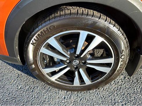 Used 2019 Nissan Kicks SR w/ SR Premium Package image 9