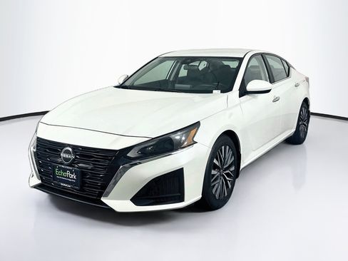 Used 2023 Nissan Altima 2.5 SV FWD image 3