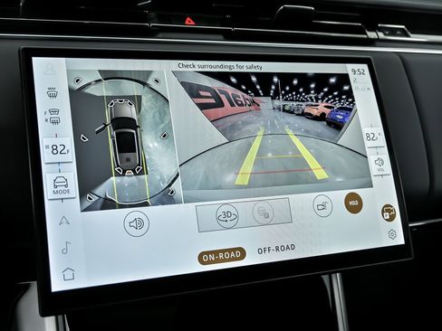 Used 2024 Land Rover Range Rover Long Wheelbase Autobiography image 32