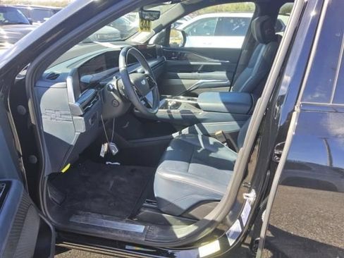 Used 2025 Cadillac Escalade IQ Sport 2 AWD/4WD image 6