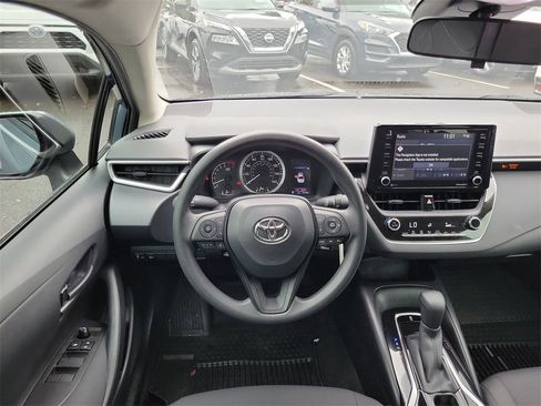 Used 2022 Toyota Corolla LE image 34