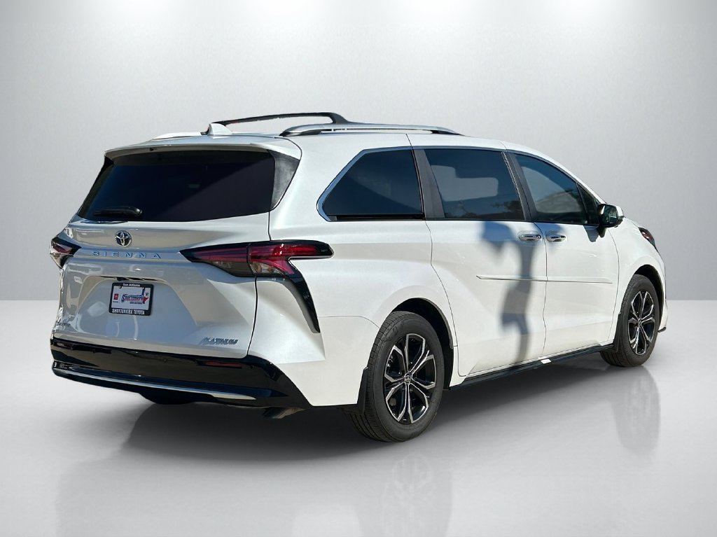 Used 2025 Toyota Sienna Platinum AWD/4WD image 5