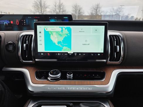 Used 2025 Ford Expedition King Ranch image 12