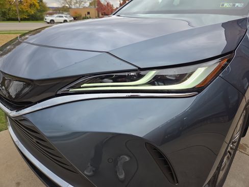 Used 2023 Toyota Venza XLE image 10