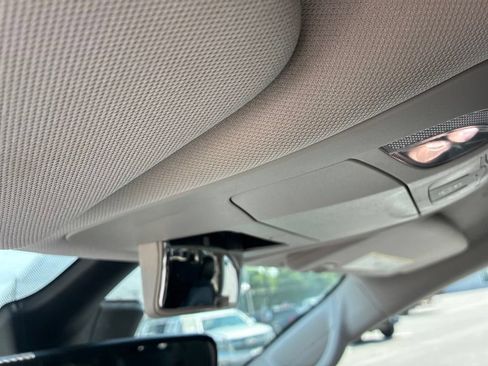 Used 2024 Chrysler Pacifica Touring-L FWD image 45
