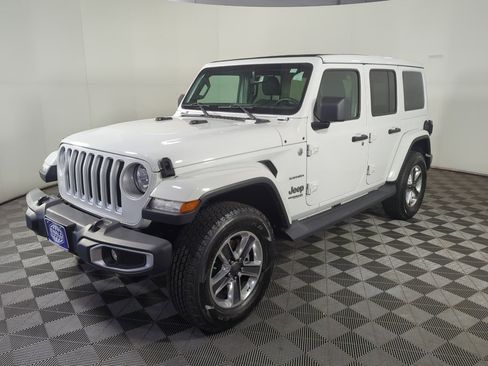 Used 2019 Jeep Wrangler Unlimited Sahara image 9
