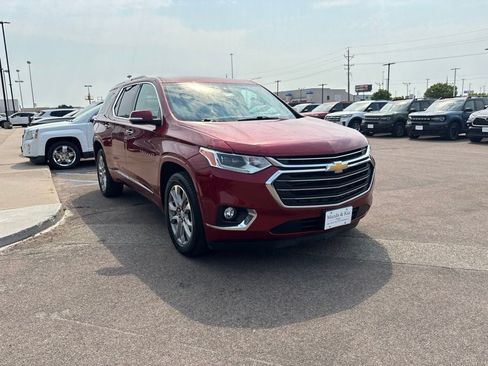 Used 2018 Chevrolet Traverse Premier w/ Driver Confidence II Package FWD image 3