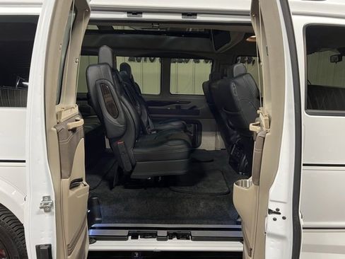 Used 2025 GMC Savana 2500 w/ Driver Convenience Package image 30