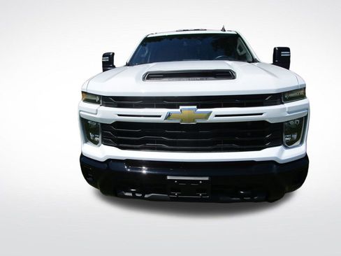 Used 2024 Chevrolet Silverado 2500 Custom w/ Custom Value Package AWD/4WD image 5