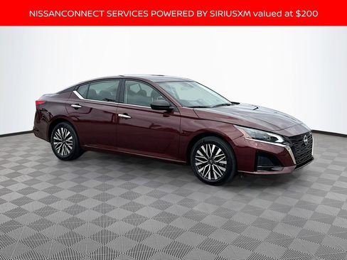 Used 2025 Nissan Altima 2.5 SV image 3
