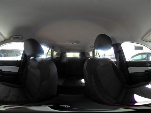 Used 2025 Chevrolet Trax LT w/ LT Convenience Package image 41