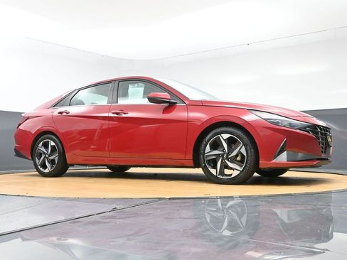 Used 2023 Hyundai Elantra Limited w/ Preferred Accessory Package FWD image 51
