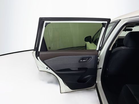 Used 2023 Nissan Rogue SV FWD image 25