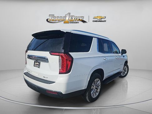 Used 2024 GMC Yukon SLT w/ SLT Luxury Package image 8