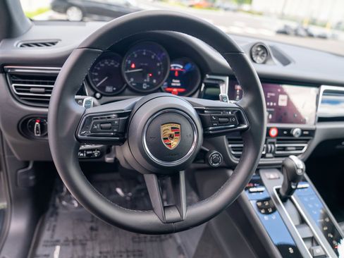 Certified 2026 Porsche Macan AWD/4WD image 13