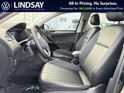 Used 2023 Volkswagen Tiguan SE w/ Panoramic Sunroof Package image 10