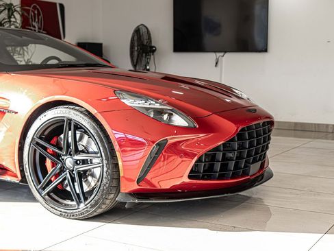 Used 2025 Aston Martin V8 Vantage Coupe image 3