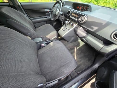Used 2008 Scion xB FWD image 2
