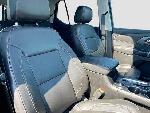 Used 2021 Chevrolet Traverse Premier image 29