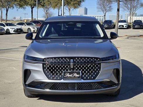 Used 2024 Lincoln Nautilus Premier image 9